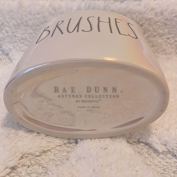 Rae Dunn BRUSHES Iridescent Make Up/Bath Container - Picture 2 of 2